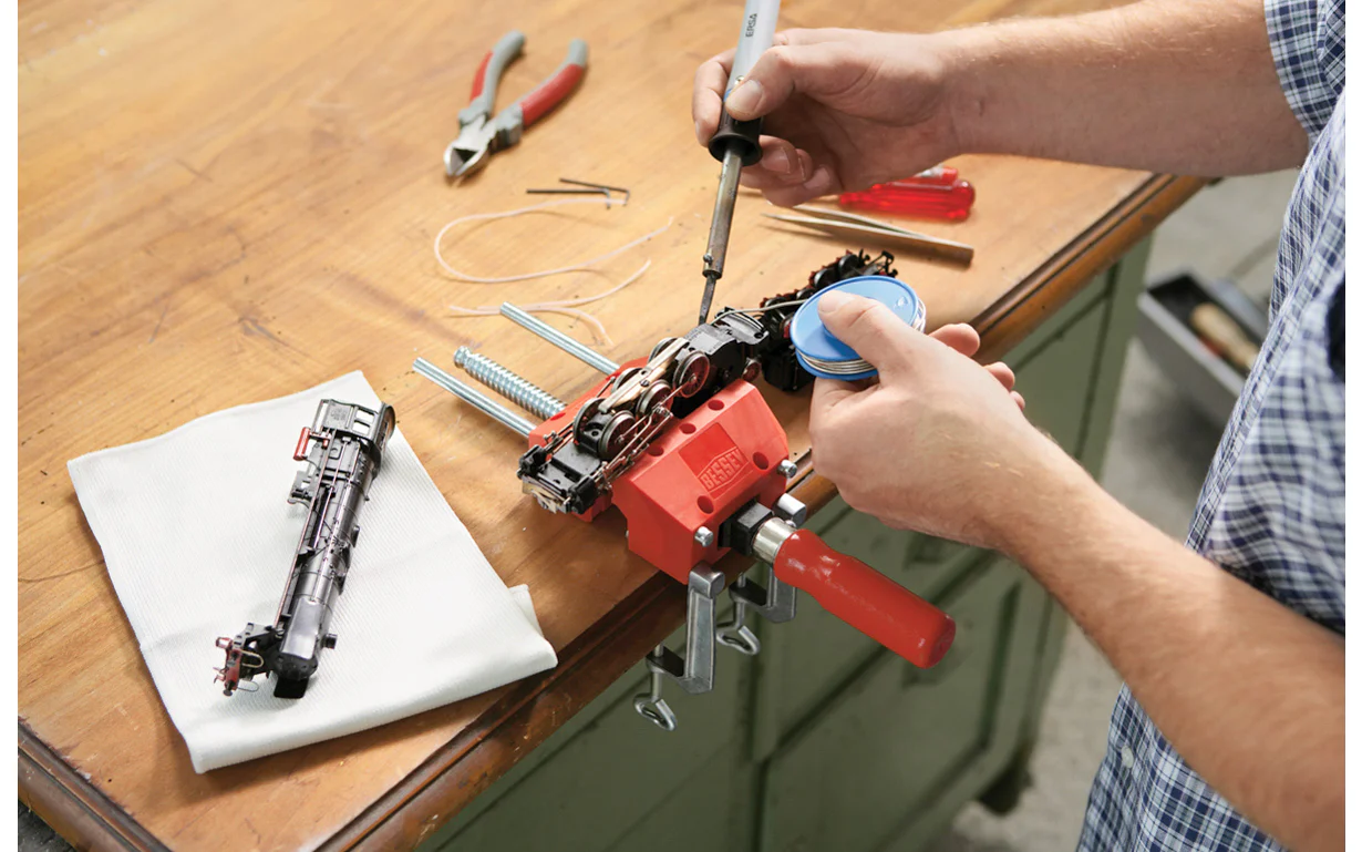 Bessey Portable Mini Vise - 4" Clamping Capacity - Image 5